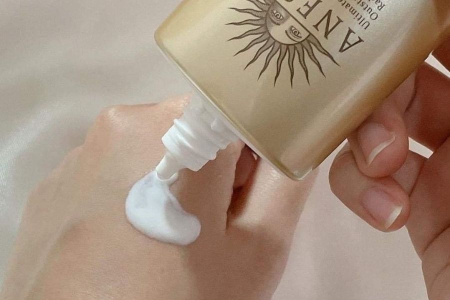 Chất kem Anessa Perfect UV Sunscreen Skincare Milk  