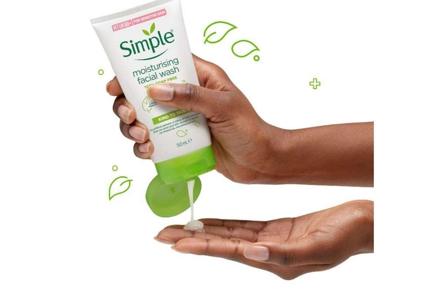 Công dụng sữa rửa mặt Simple Kind To Skin dành cho da khô