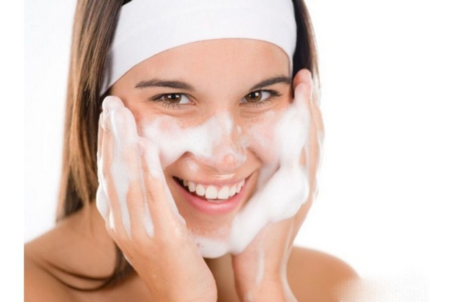 Công dụng sữa rửa mặt Simple Skin To Skin Vital Vitamin Foaming Cleanser