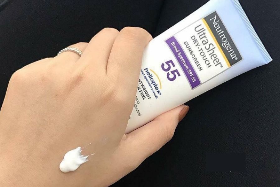 Kem chống nắng cho da mụn nhạy cảm Neutrogena Ultra Sheer Dry Touch Sunscreen 