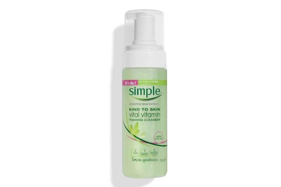 Sữa rửa mặt Simple Skin To Skin Vital Vitamin Foaming Cleanser giá bao nhiêu