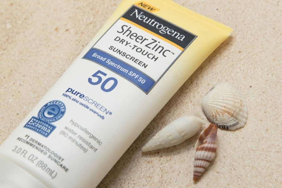 Kem chống nắng Neutrogena Sheer ZinC Dry Touch SPF 50 